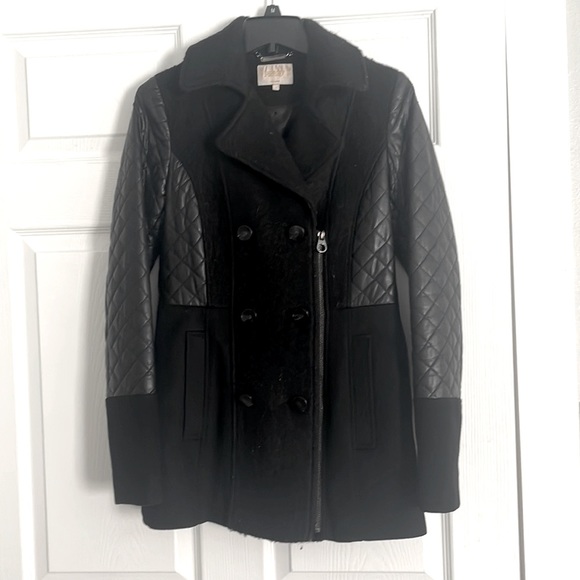 Laundry by Shelli Segal Black Wool peacoat with Leather sleeves. Zipper closure - Picture 1 of 4